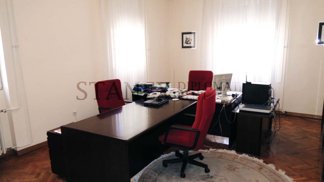 Commercial space with 5-10 offices Vracar Belgrade P040