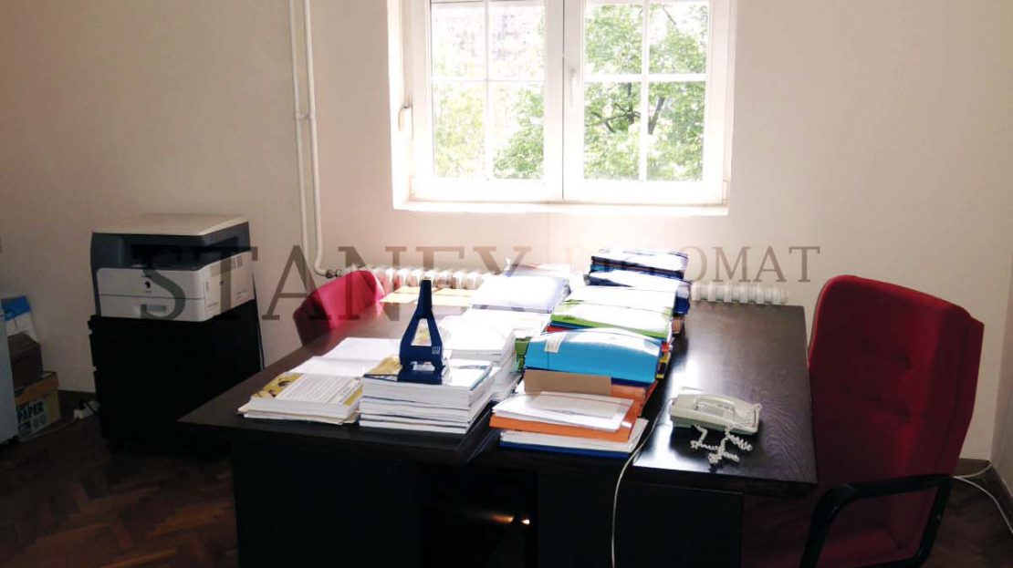 Commercial space with 5-10 offices Vracar Belgrade P040